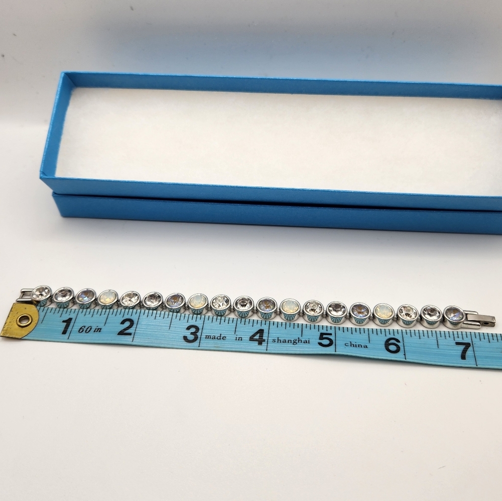 Touchstone Crystal Ice Bracelet, Overcast - Picture 5 of 7